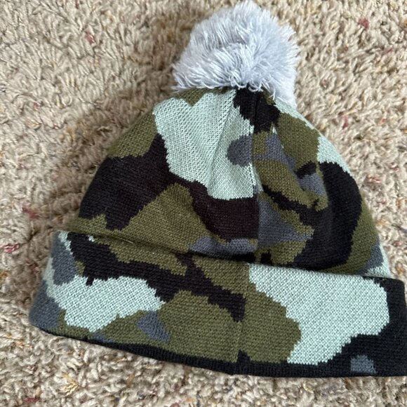 Champion Camo Knit Pom Beanie Hat OSFM Green/Black Acrylic Winter Cold Weather - Picture 3 of 5
